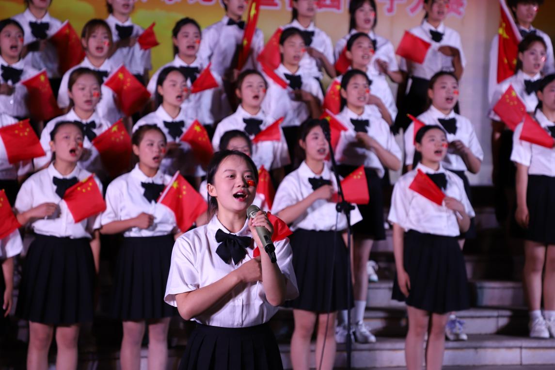 弘扬五四精神 唱响青春旋律